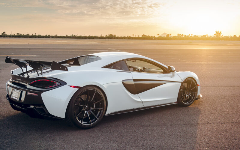 McLaren 570GT white
