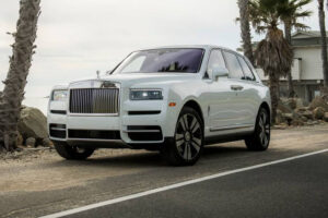 2020_rolls-royce_cullinan_4dr-suv_base_fq_oem_1_815x543