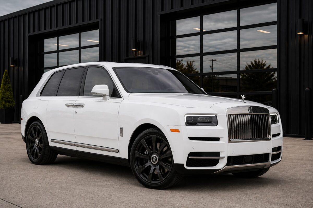 white Rolls Royce Cullinan luxury car for rent in Dallas